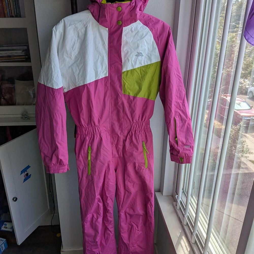 Trespass kids size 11-12 ski/snow jumpsuit